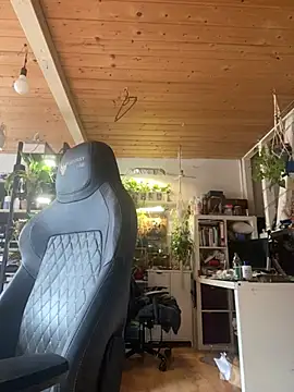 Snapshot of YoursxTruly chatting on February 13, 2026, 11:54 am YoursxTruly online show from February 13, 2026, 11:54 am