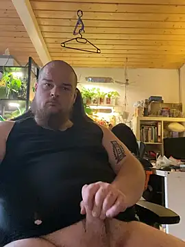 Snapshot of YoursxTruly chatting on January 18, 2026, 1:14 pm YoursxTruly online show from January 18, 2026, 1:14 pm