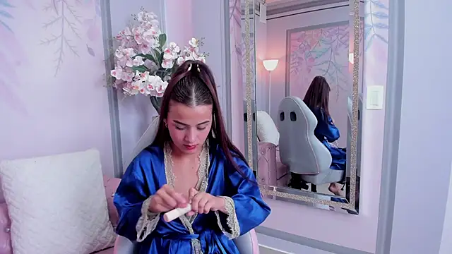 Saritasweet18 online show from December 15, 2025, 6:47 pm