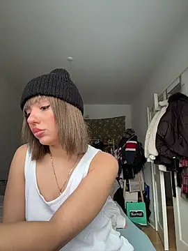 SilkyMira online show from January 12, 2026, 12:23 pm