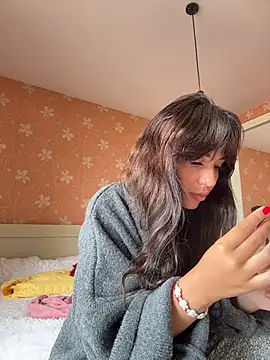 Snapshot of SilkyMira chatting on May 19, 2026, 8:43 am SilkyMira online show from May 19, 2026, 8:43 am