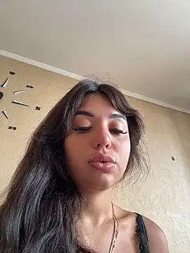 Snapshot of SilkyMira chatting on May 25, 2026, 7:29 am SilkyMira online show from May 25, 2026, 7:29 am