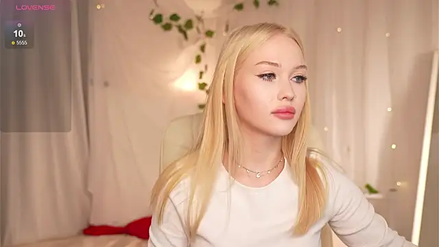 Snapshot of party_4_u chatting on December 15, 2025, 2:01 pm party 4 u online show from December 15, 2025, 2:01 pm