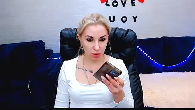 Hanna--Sweet online show from December 19, 2025, 10:28 am