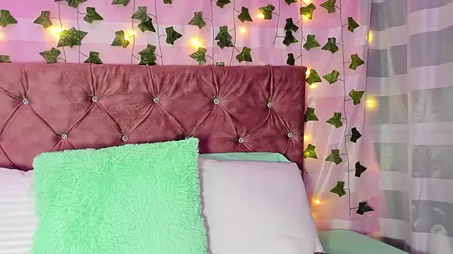 Ayla-marttinez online show from March 8, 2026, 1:11 am