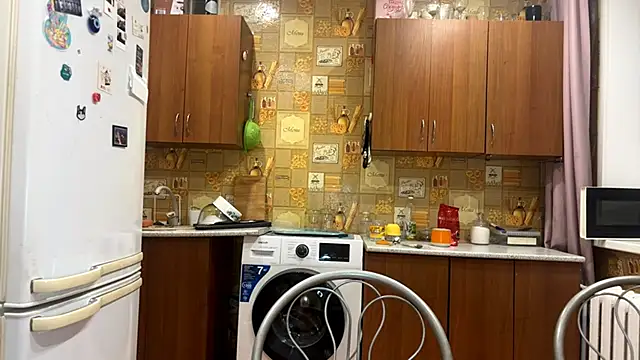 Snapshot of DiedraGlackin chatting on December 18, 2025, 5:17 pm DiedraGlackin online show from December 18, 2025, 5:17 pm