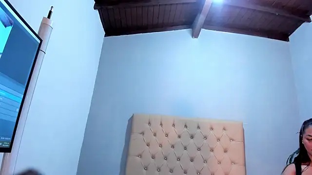 Paola  Fox online show from December 19, 2025, 11:56 am