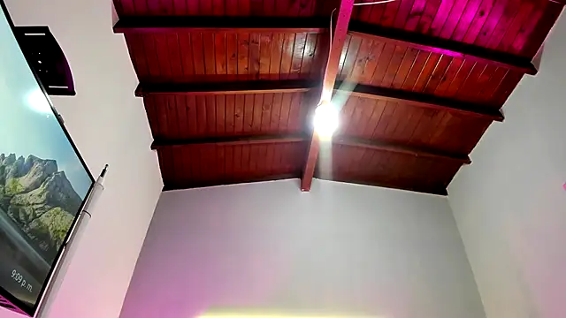 Paola  Fox online show from December 18, 2025, 11:58 am