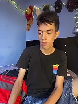 Juan Gomezz26 online show from April 15, 2026, 10:32 pm