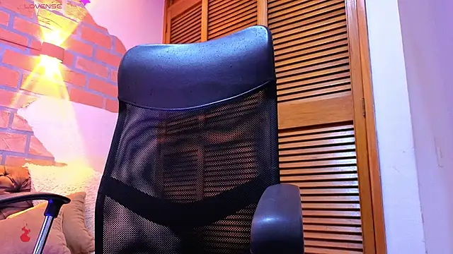 Snapshot of King_meruem chatting on December 18, 2025, 1:37 pm King meruem online show from December 18, 2025, 1:37 pm