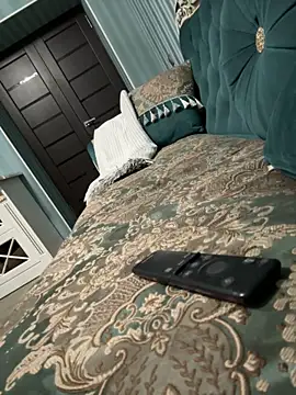 GoldFlow8888 online show from December 18, 2025, 7:40 pm