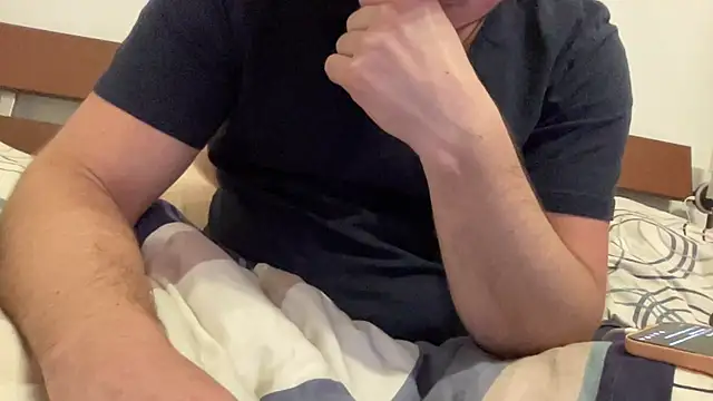 Snapshot of DereineGx chatting on December 18, 2025, 8:45 pm DereineGx online show from December 18, 2025, 8:45 pm