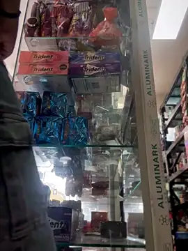 im loreinnn online show from December 16, 2025, 2:21 pm