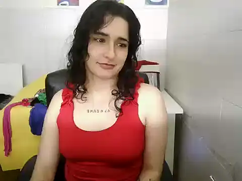 caramel-hotty online show from December 15, 2025, 10:59 pm