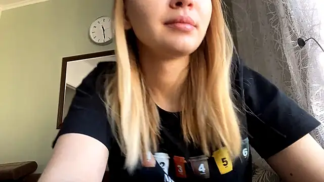 Snapshot of Leifuture chatting on February 5, 2026, 4:30 am Leifuture online show from February 5, 2026, 4:30 am