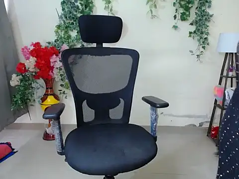 Snapshot of Shy_nivi chatting on May 24, 2026, 1:00 pm Shy nivi online show from May 24, 2026, 1:00 pm