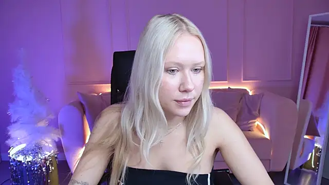 Snapshot of AprilChambers chatting on December 15, 2025, 5:24 am AprilChambers online show from December 15, 2025, 5:24 am