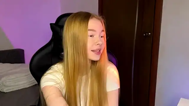 Snapshot of LumiSun chatting on December 19, 2025, 4:53 pm LumiSun online show from December 19, 2025, 4:53 pm