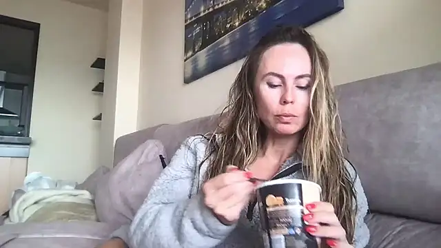 Snapshot of LeMilf chatting on January 14, 2026, 11:36 am LeMilf online show from January 14, 2026, 11:36 am