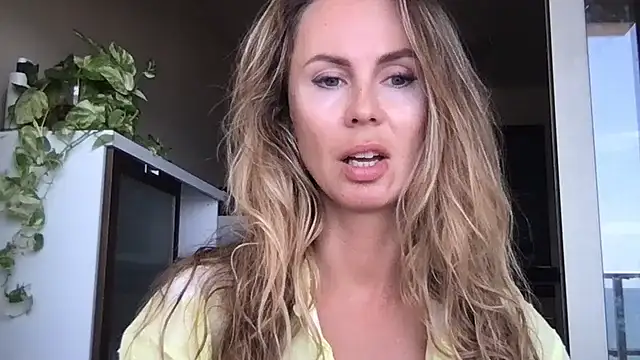 Snapshot of LeMilf chatting on June 17, 2026, 10:25 am LeMilf online show from June 17, 2026, 10:25 am