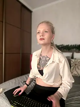 TeaseKitten- online show from December 17, 2025, 5:23 am