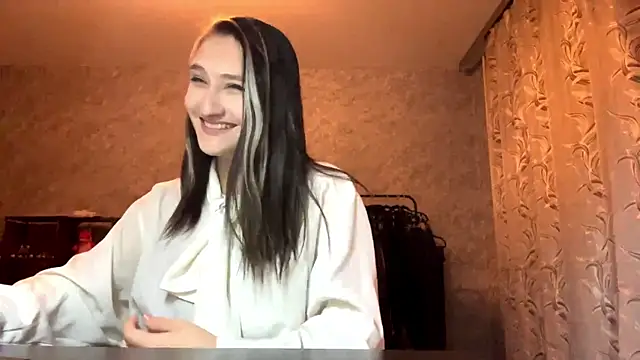 ShonnaSteffensmeier online show from December 22, 2025, 3:12 pm