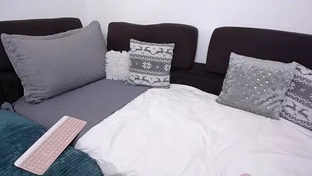 arya flame online show from December 14, 2025, 7:36 am