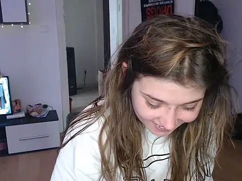 Snapshot of AlienforTwenty chatting on December 21, 2025, 9:33 am AlienforTwenty online show from December 21, 2025, 9:33 am