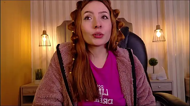 danielamilles online show from February 5, 2026, 3:24 am