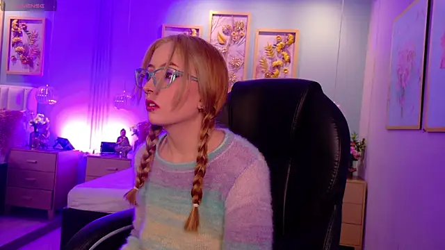 danielamilles online show from February 25, 2026, 3:51 am