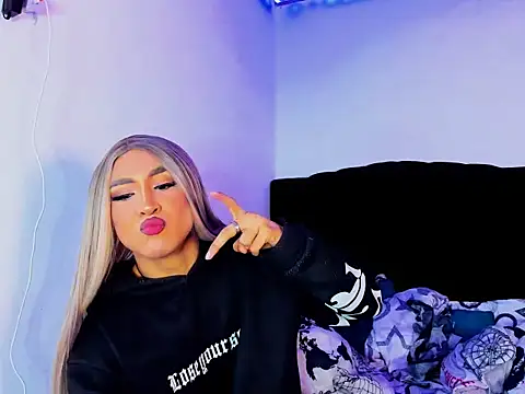 Snapshot of georgiina_giio chatting on December 16, 2025, 10:30 am georgiina giio online show from December 16, 2025, 10:30 am