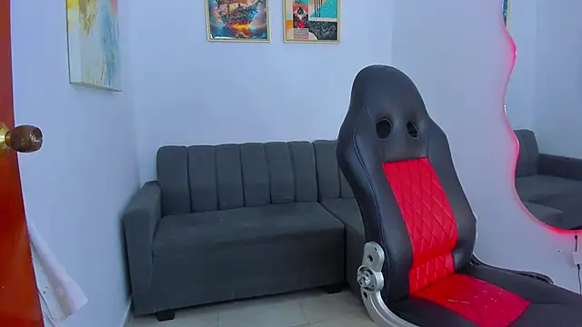 Snapshot of Dustyn_Michelle1 chatting on February 16, 2026, 1:32 pm Dustyn Michelle1 online show from February 16, 2026, 1:32 pm