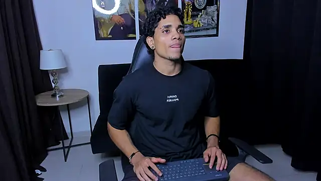 Snapshot of Dustyn_Michelle1 chatting on February 28, 2026, 4:45 am Dustyn Michelle1 online show from February 28, 2026, 4:45 am