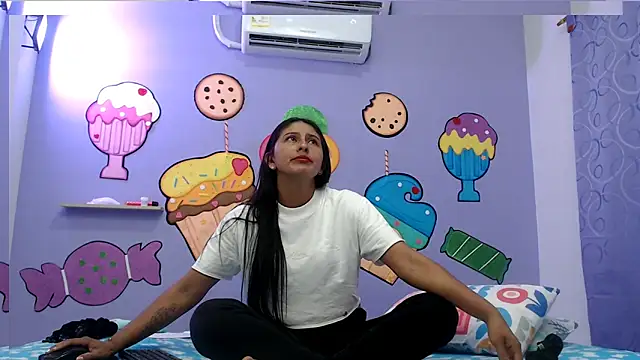 Snapshot of NOVAHOT98 chatting on December 20, 2025, 8:22 pm NOVAHOT98 online show from December 20, 2025, 8:22 pm