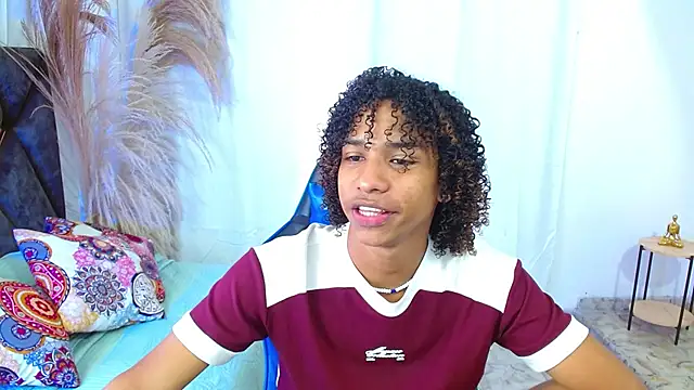 Snapshot of angelll18_ chatting on April 25, 2026, 8:39 pm angelll18 online show from April 25, 2026, 8:39 pm