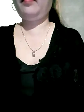 Snapshot of Dianna68 chatting on December 17, 2025, 6:40 am Dianna68 online show from December 17, 2025, 6:40 am