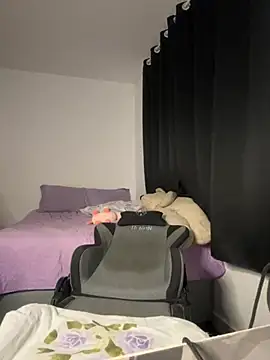 Snapshot of privsloirinha chatting on January 13, 2026, 11:30 pm privsloirinha online show from January 13, 2026, 11:30 pm