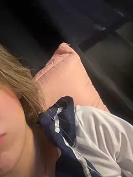 Snapshot of privsloirinha chatting on December 21, 2025, 5:14 pm privsloirinha online show from December 21, 2025, 5:14 pm