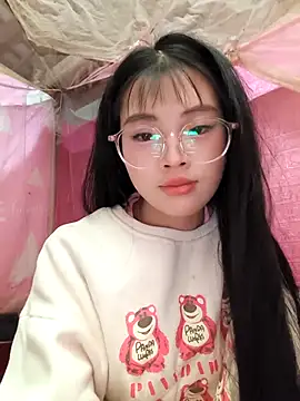 Quieny-x online show from December 14, 2025, 1:49 pm