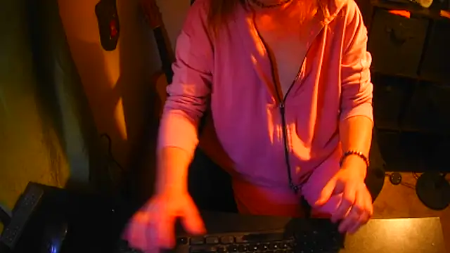 Snapshot of GoodGirlKelly chatting on February 4, 2026, 9:43 pm GoodGirlKelly online show from February 4, 2026, 9:43 pm