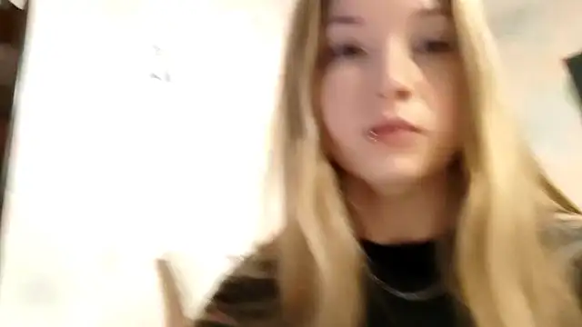 Snapshot of ElvaDeveja chatting on December 19, 2025, 7:55 am ElvaDeveja online show from December 19, 2025, 7:55 am