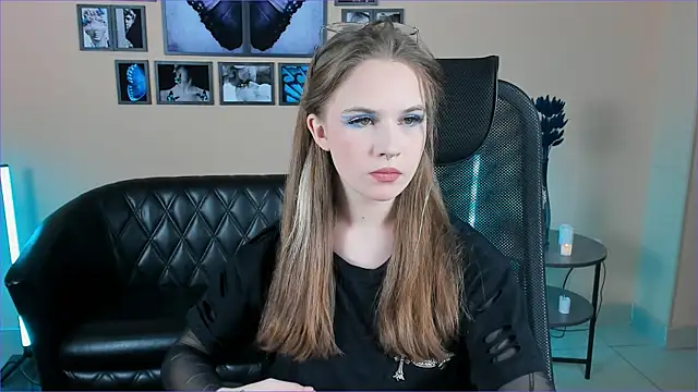 Snapshot of SsoniaRay chatting on December 18, 2025, 7:35 am SsoniaRay online show from December 18, 2025, 7:35 am