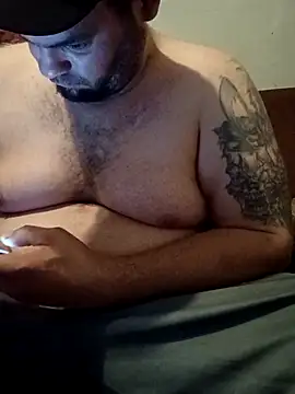 Snapshot of givr6inches chatting on August 3, 2026, 5:15 am givr6inches online show from August 3, 2026, 5:15 am