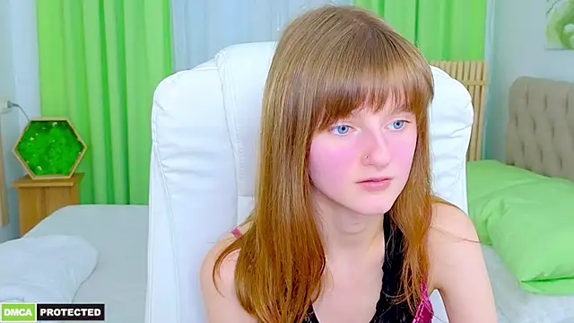 Miss Alisa  online show from April 3, 2026, 4:13 pm