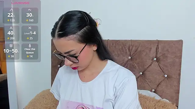 Snapshot of shayla__bross chatting on December 14, 2025, 1:06 pm shayla bross online show from December 14, 2025, 1:06 pm