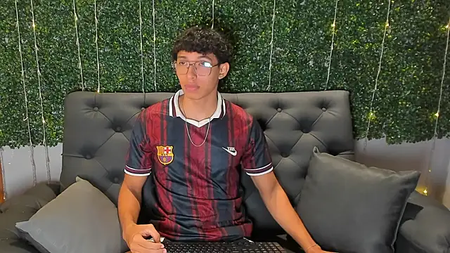 Antoniio miller online show from December 17, 2025, 1:05 pm