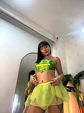 Snapshot of Carrie_GB chatting on December 18, 2025, 4:33 pm Carrie GB online show from December 18, 2025, 4:33 pm