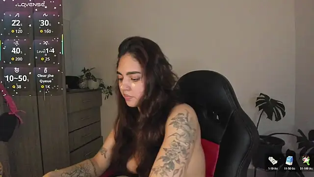 QUEENMANGO online show from December 19, 2025, 3:32 am