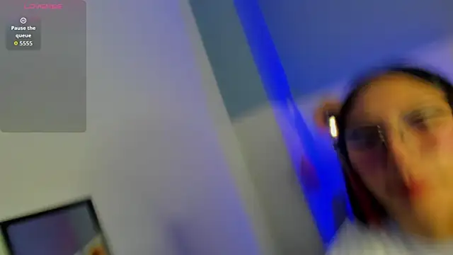 Hiyori Bloom  online show from January 8, 2026, 5:35 am