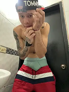 Danseuz online show from December 15, 2025, 5:19 pm